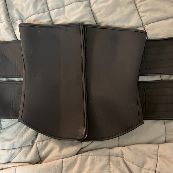 Workout waist trainer - Picture 2 of 3